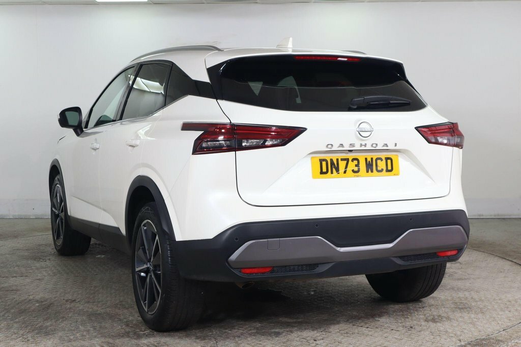 Nissan Qashqai 1.3L Tekna White #4