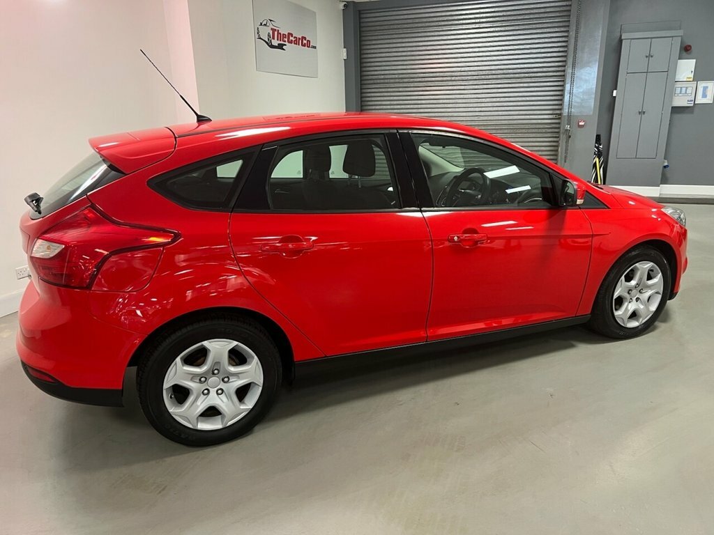 Ford Focus Hatchback RK63XVS Red #2