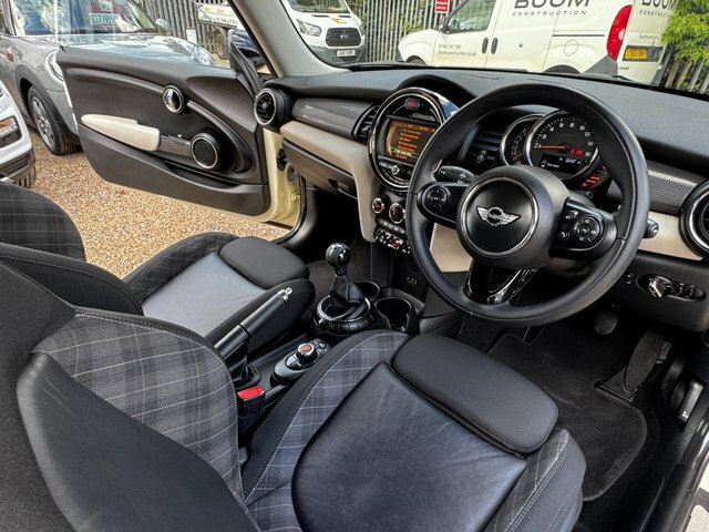 Mini Hatch Cooper White #43