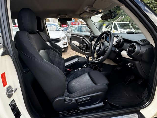 Mini Hatch Cooper White #50