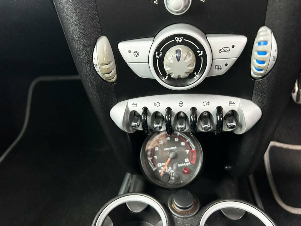 Mini Hatch Cooper D 3-Door Black #15