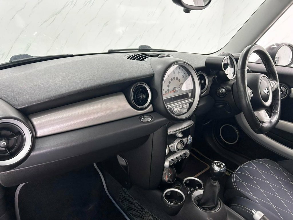 Mini Hatch Cooper D 3-Door Black #13