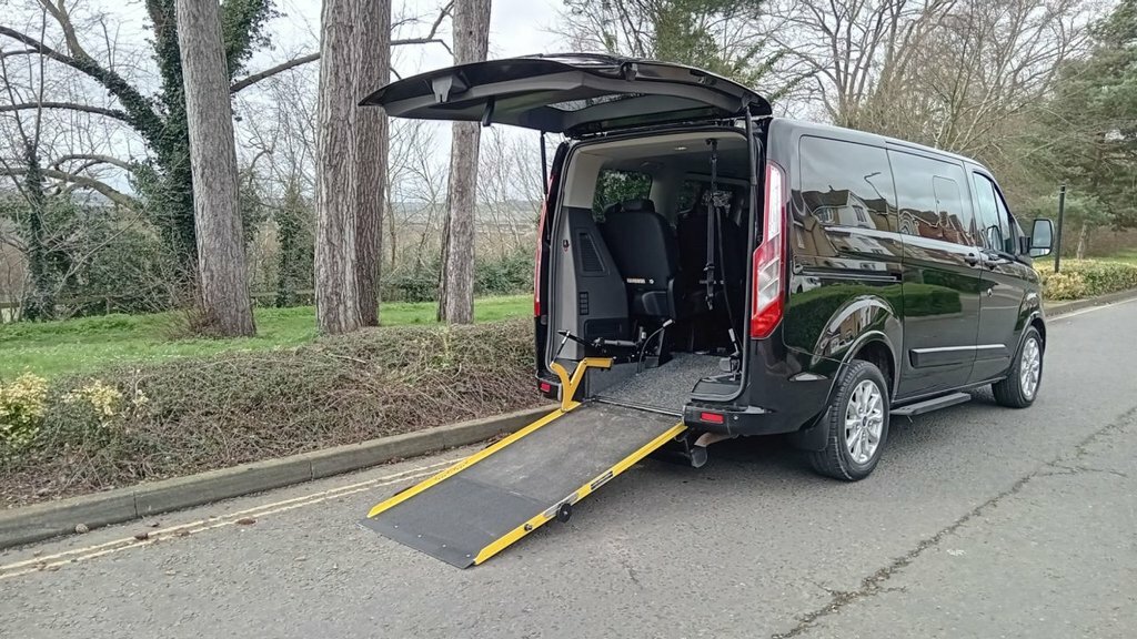 Ford Tourneo Custom 2L Titanium Black
