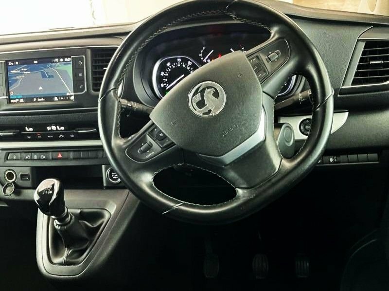 Vauxhall Vivaro 2L Elite L Black #4
