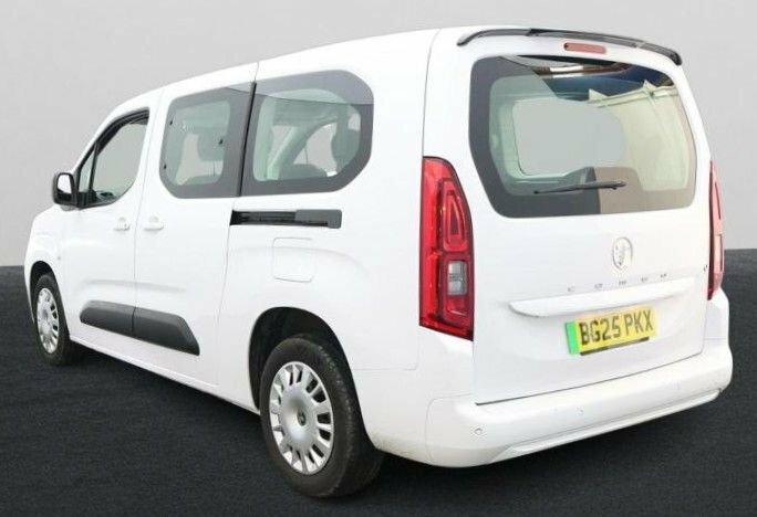 Vauxhall Combo-e Life Mpv White #2