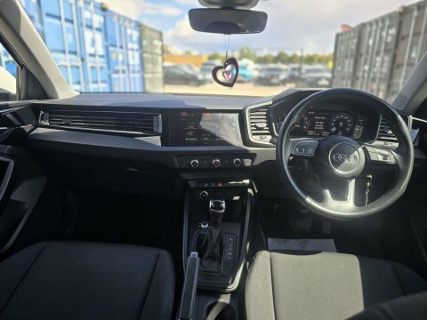 Audi A1 1.0 Tfsi 25 GV21YBR White #6