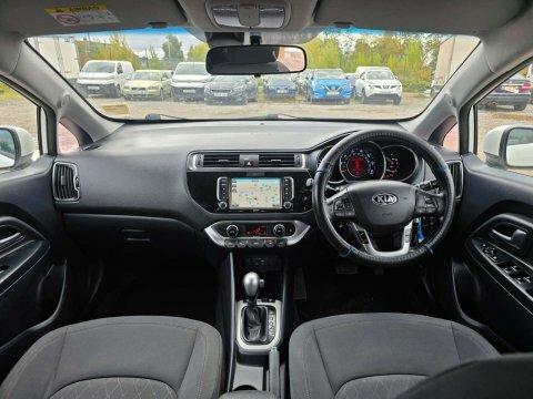 Kia RIO 1.4 3 Hatchback LD66XAL White #6