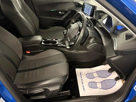 Peugeot 2008 1.2 Puretech Allure KV21YZB #3