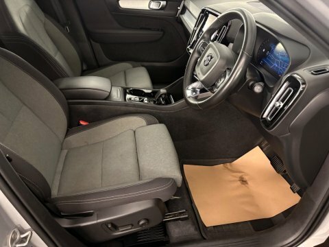 Volvo XC40 2.0 B3 Mhev DS23JBV #4