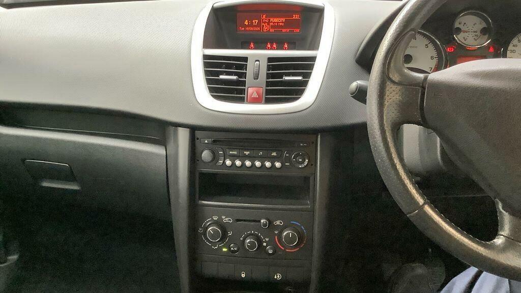 Peugeot 207 Hatchback 1.4 Envy Euro 5 201160 White #3