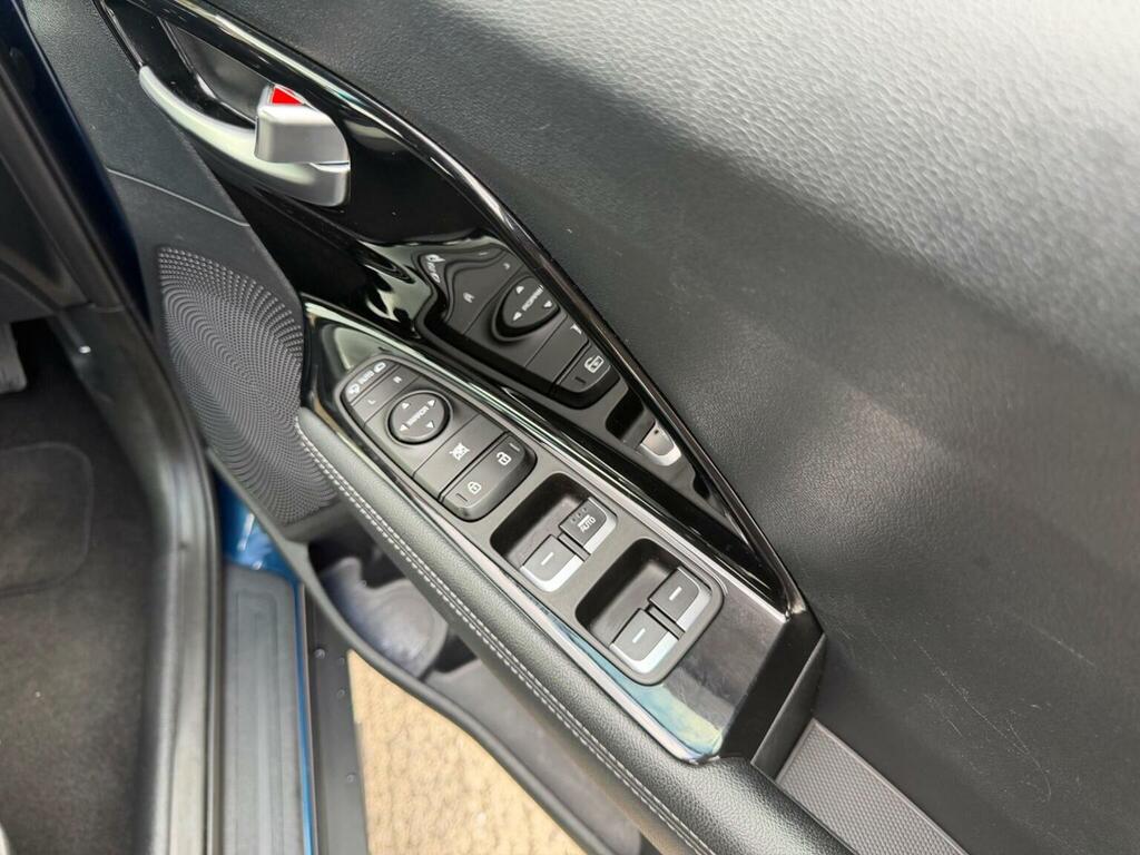 Kia Niro 4 Black #19