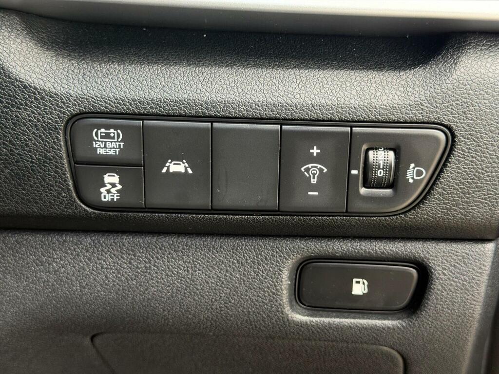 Kia Niro 4 Black #24