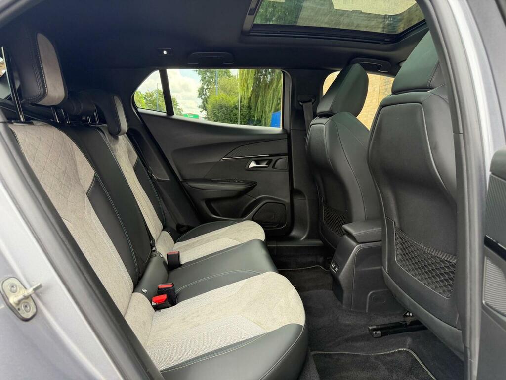 Peugeot e-2008 Automatic White #21