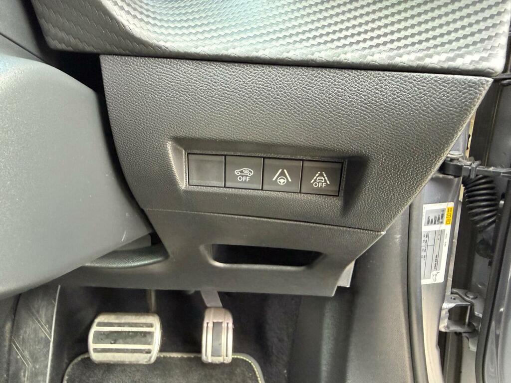 Peugeot e-2008 Automatic White #26