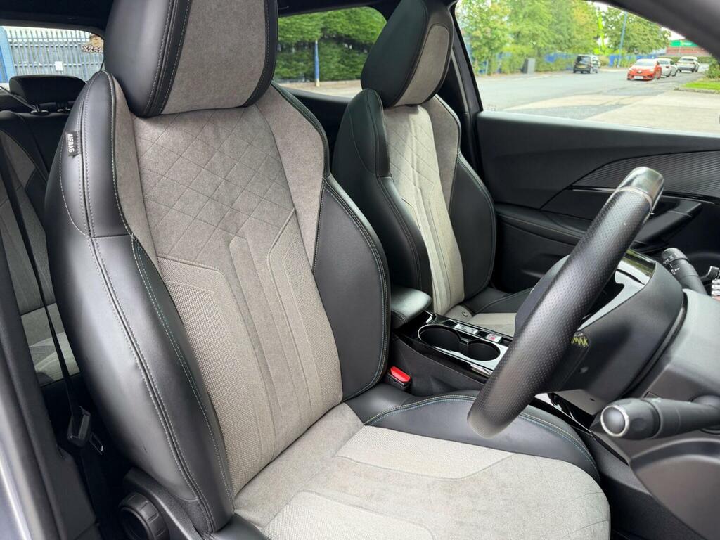 Peugeot e-2008 Automatic White #20