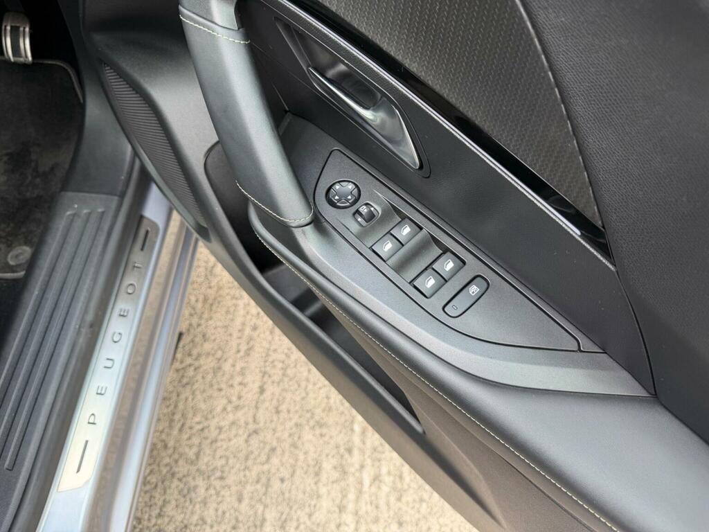 Peugeot e-2008 Automatic White #25