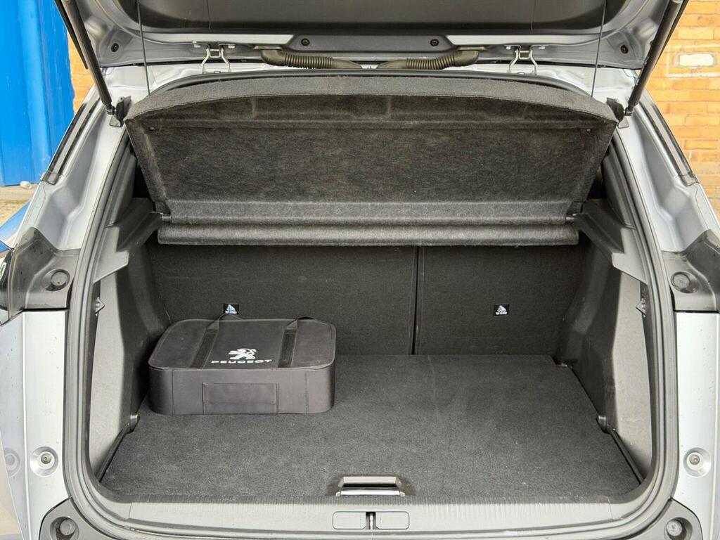 Peugeot e-2008 Automatic White #17