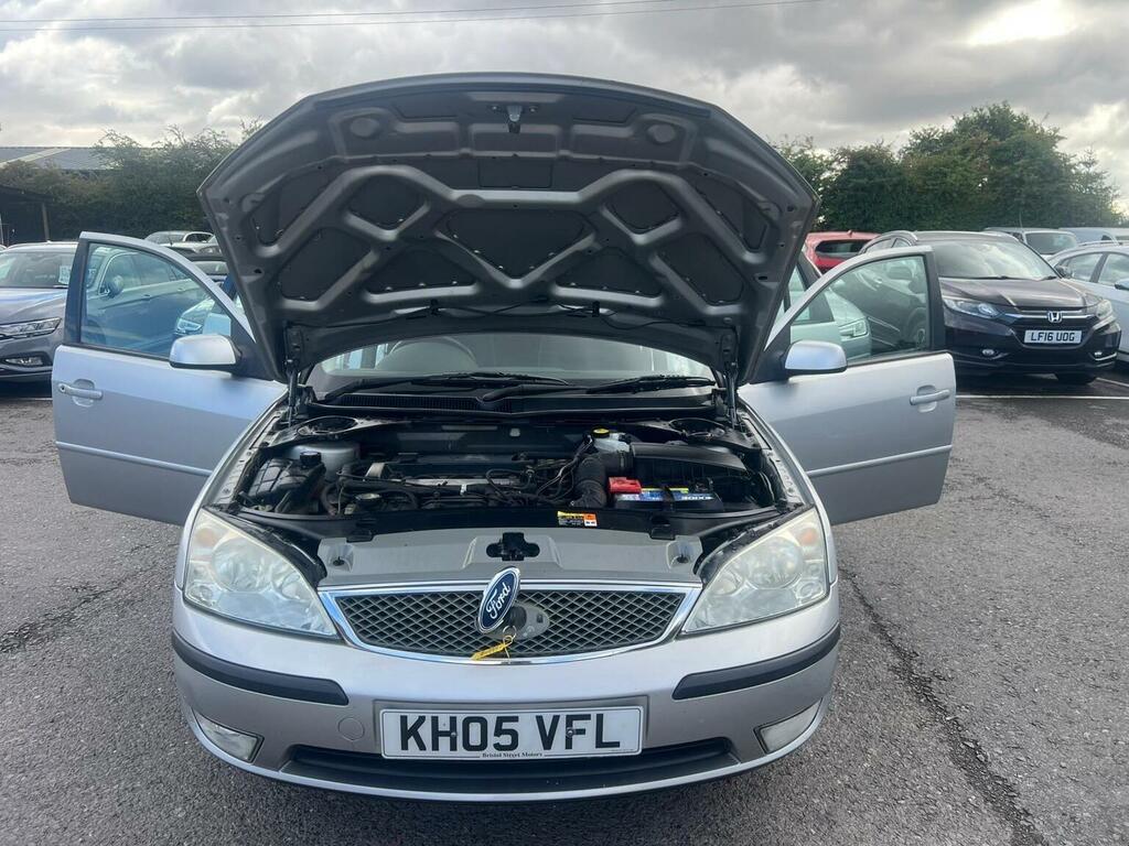 Ford Mondeo Hatchback Blue #18