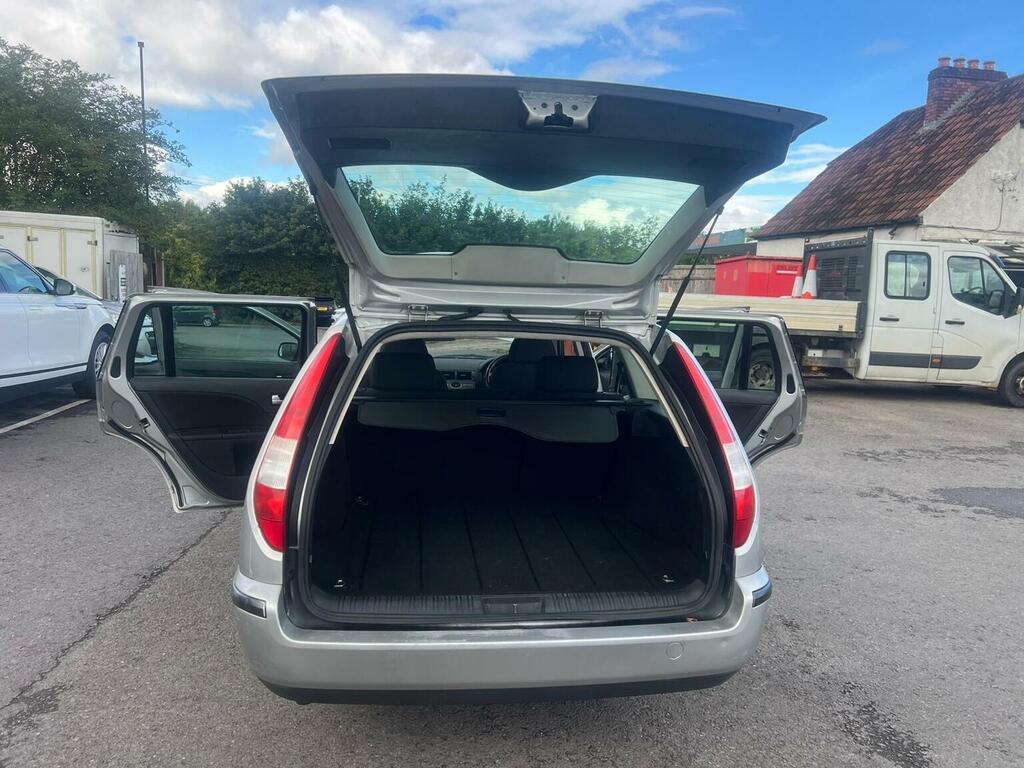 Ford Mondeo Hatchback Blue #20