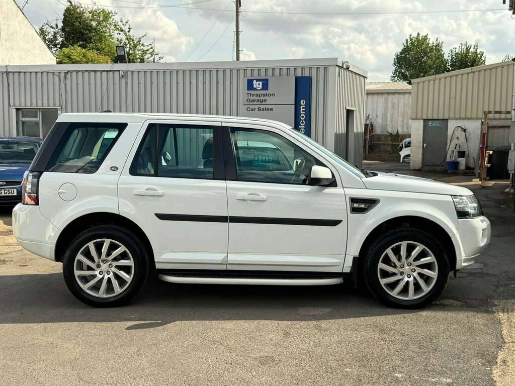Land Rover Freelander 2 2.2L Se Tech White #2