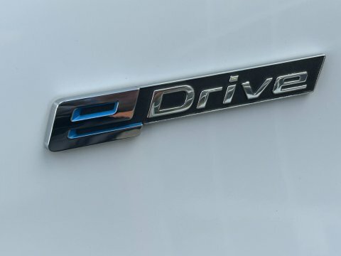 BMW 3 Series Saloon YB67UWX White #5