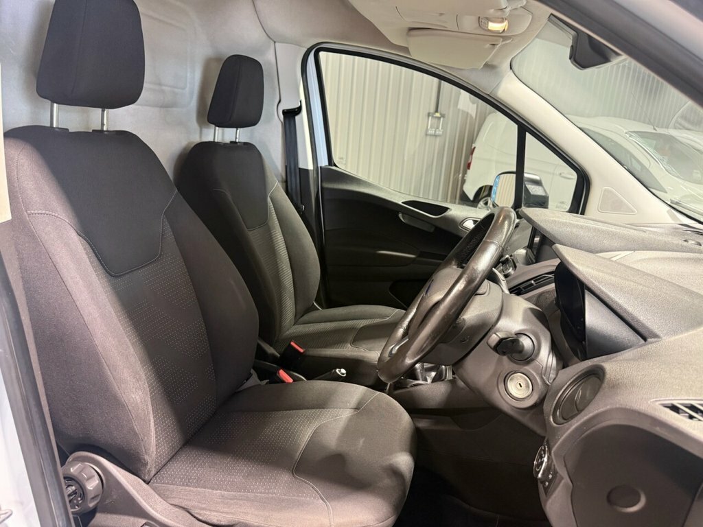 Ford Transit Courier 1.5L Trend White #6