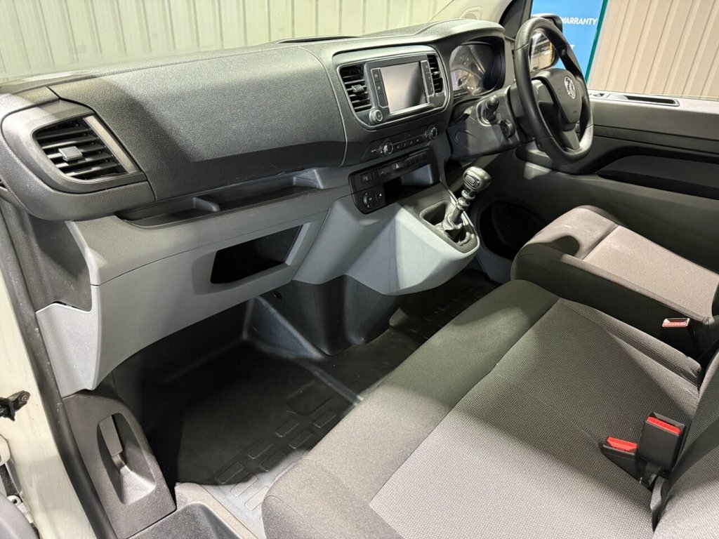 Vauxhall Vivaro 2L Dynamic 6Dr FV72CJU White #6