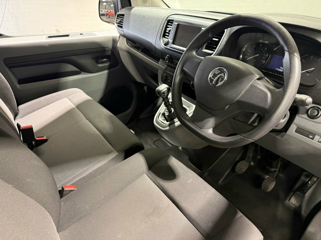 Vauxhall Vivaro 2L Dynamic 6Dr FV72CJU White #3