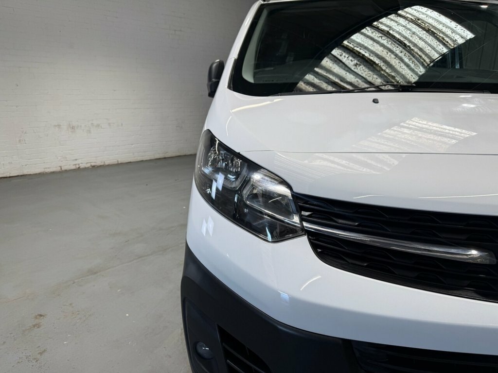 Vauxhall Vivaro 2L Prime 6Dr FG23OWC White #5