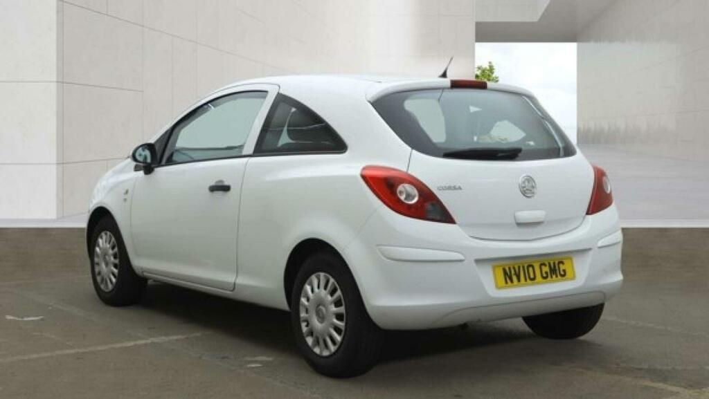 Vauxhall Corsa 1.4L Exclusiv White #5