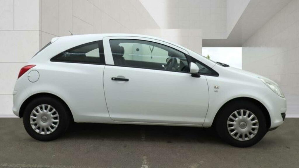 Vauxhall Corsa 1.4L Exclusiv White #6
