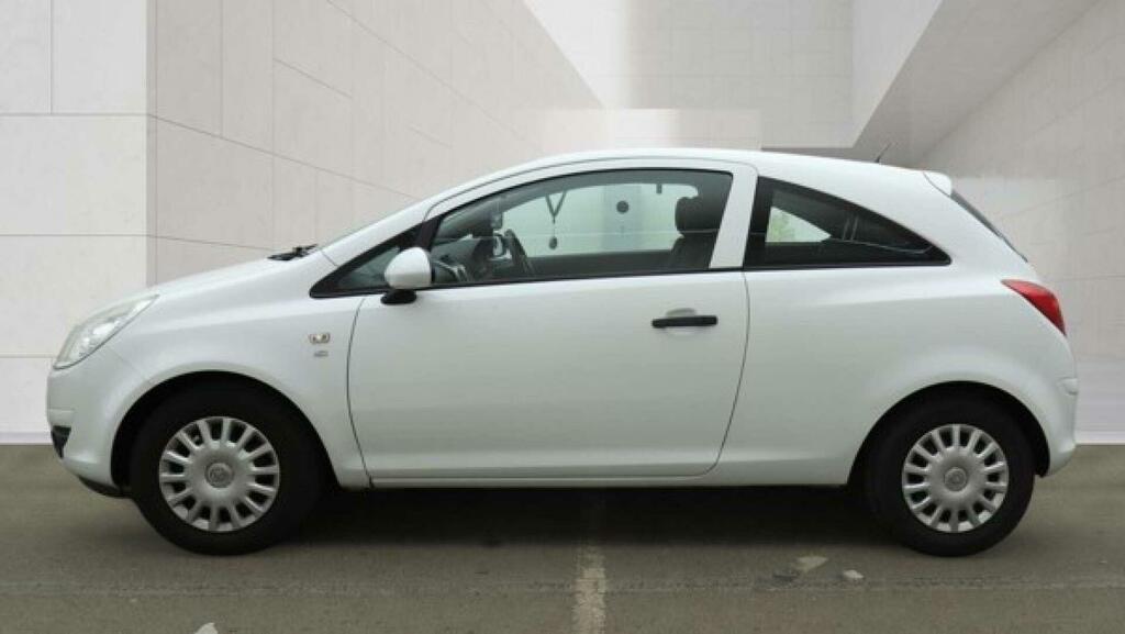 Vauxhall Corsa 1.4L Exclusiv White #7
