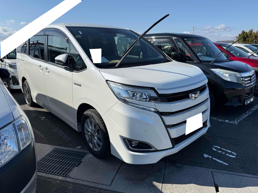 Toyota Noah 1.8 Hybrid 201969 7 Seats Mpv Ulez Free Fre White