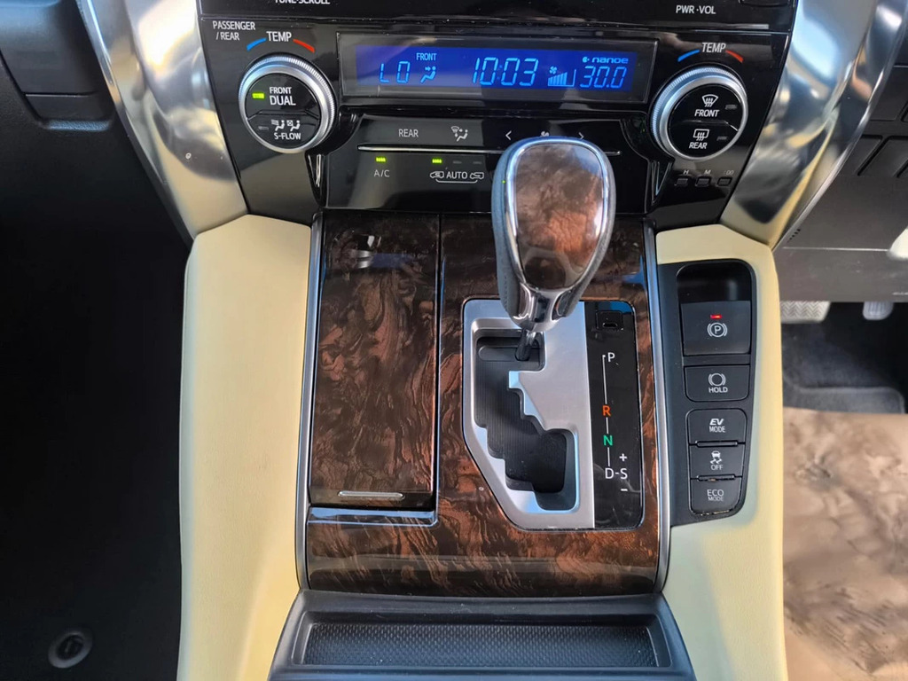 Toyota Alphard Mpv White #18