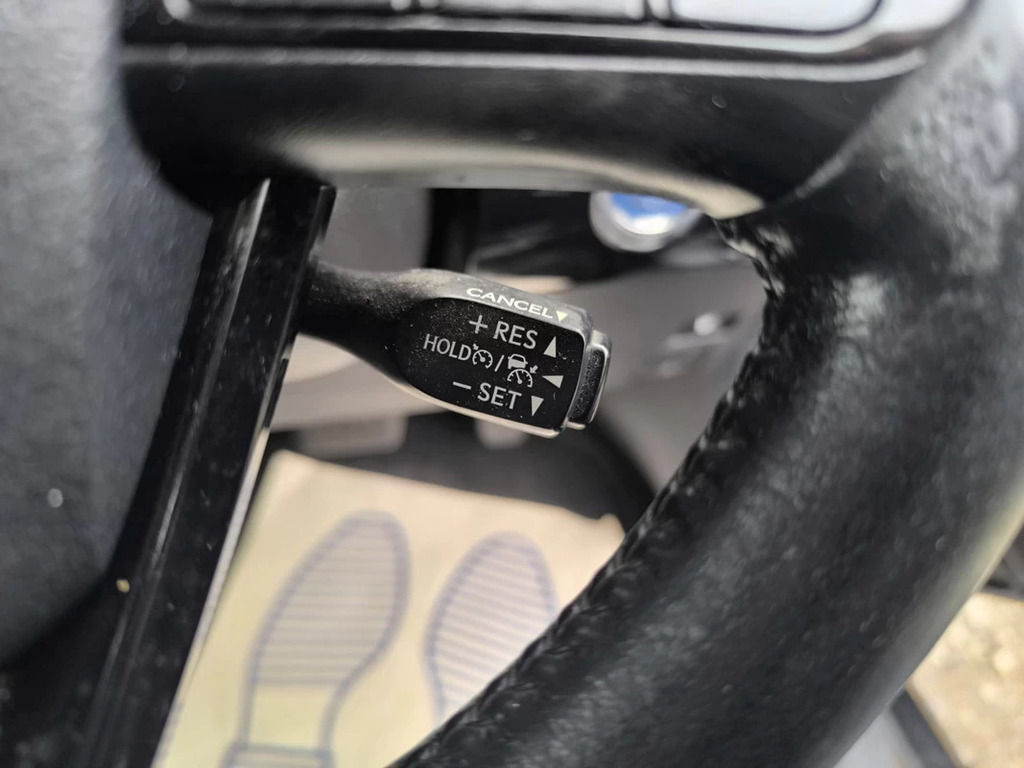 Toyota Prius E Silver #25