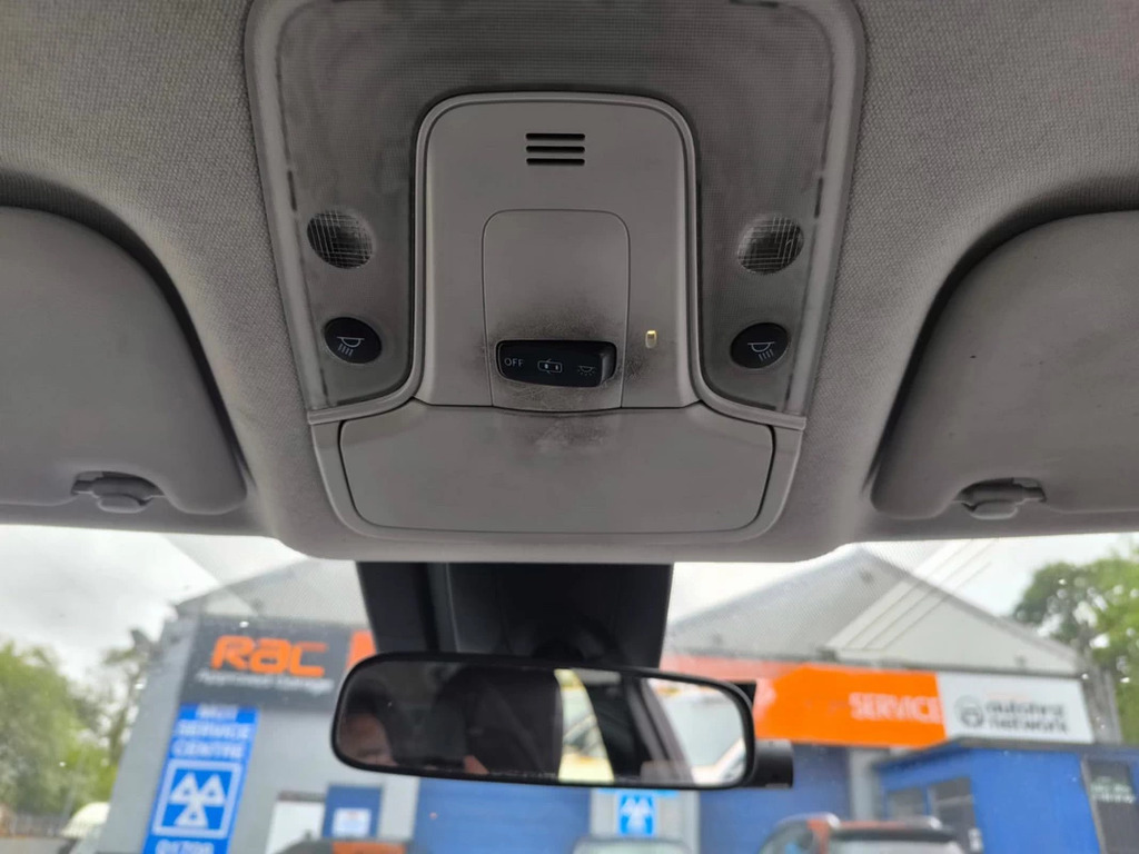Toyota Prius E Silver #26