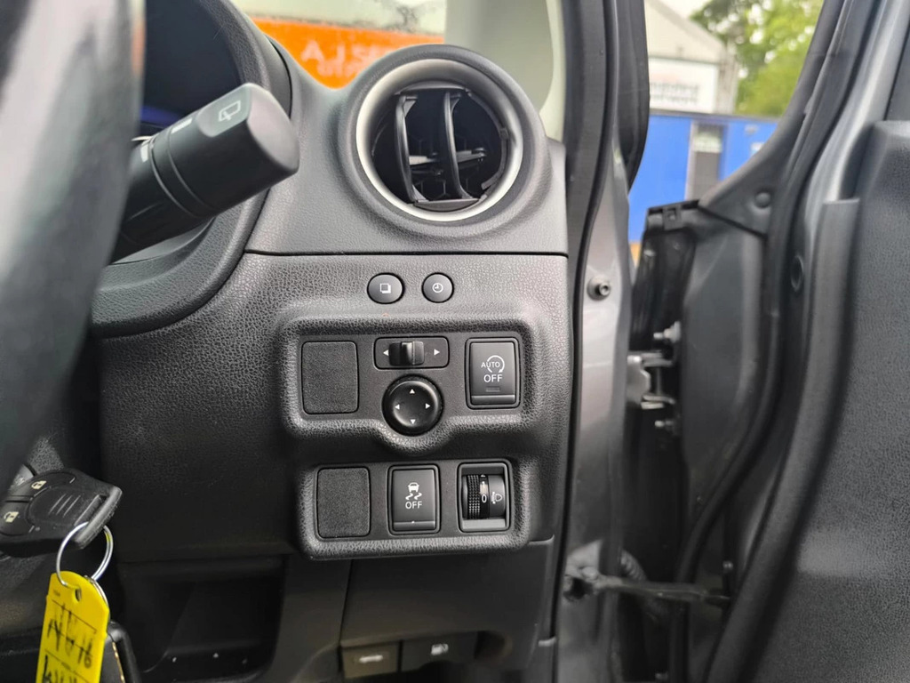 Nissan Note Note Acenta Premium Red #17