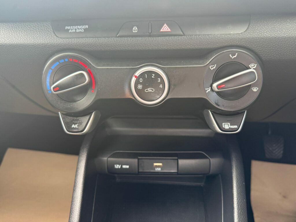 Kia Stonic Quantum Grey #16