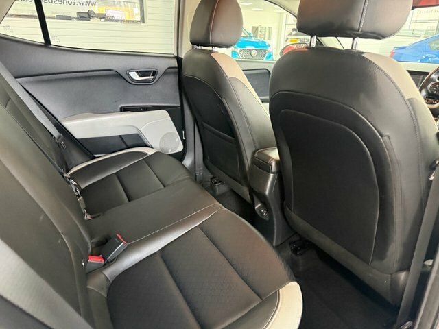 Kia Stonic Suv MJ19UKD White #4
