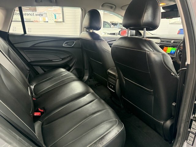 MG MG5 Estate Silver #4