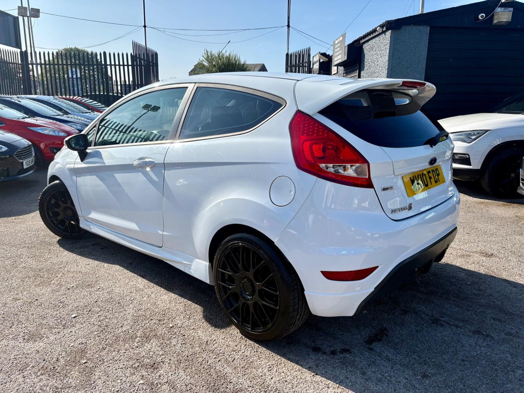 Ford Fiesta 1.6 Td Zetec S #2