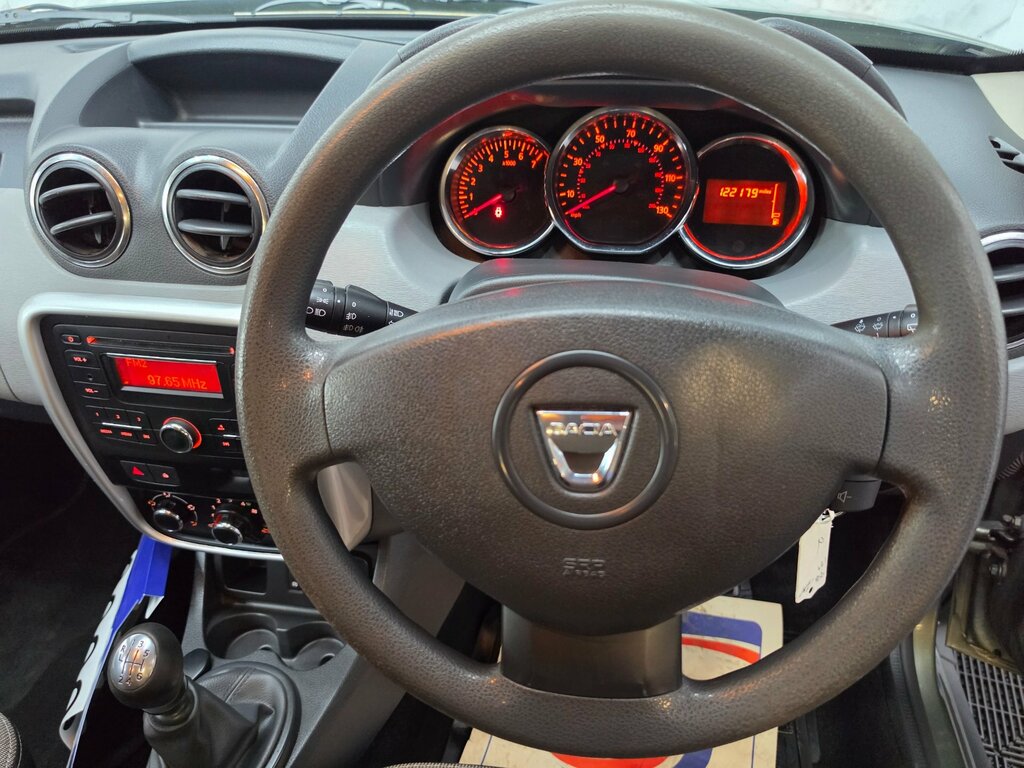 Dacia Duster White #9