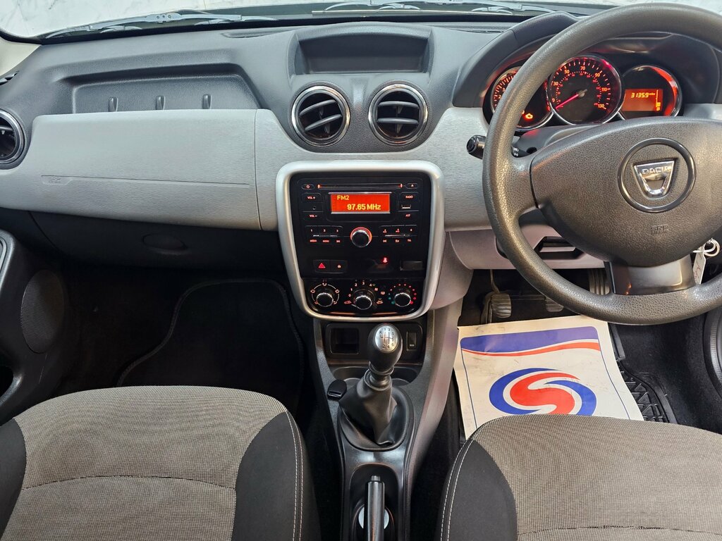 Dacia Duster White #10