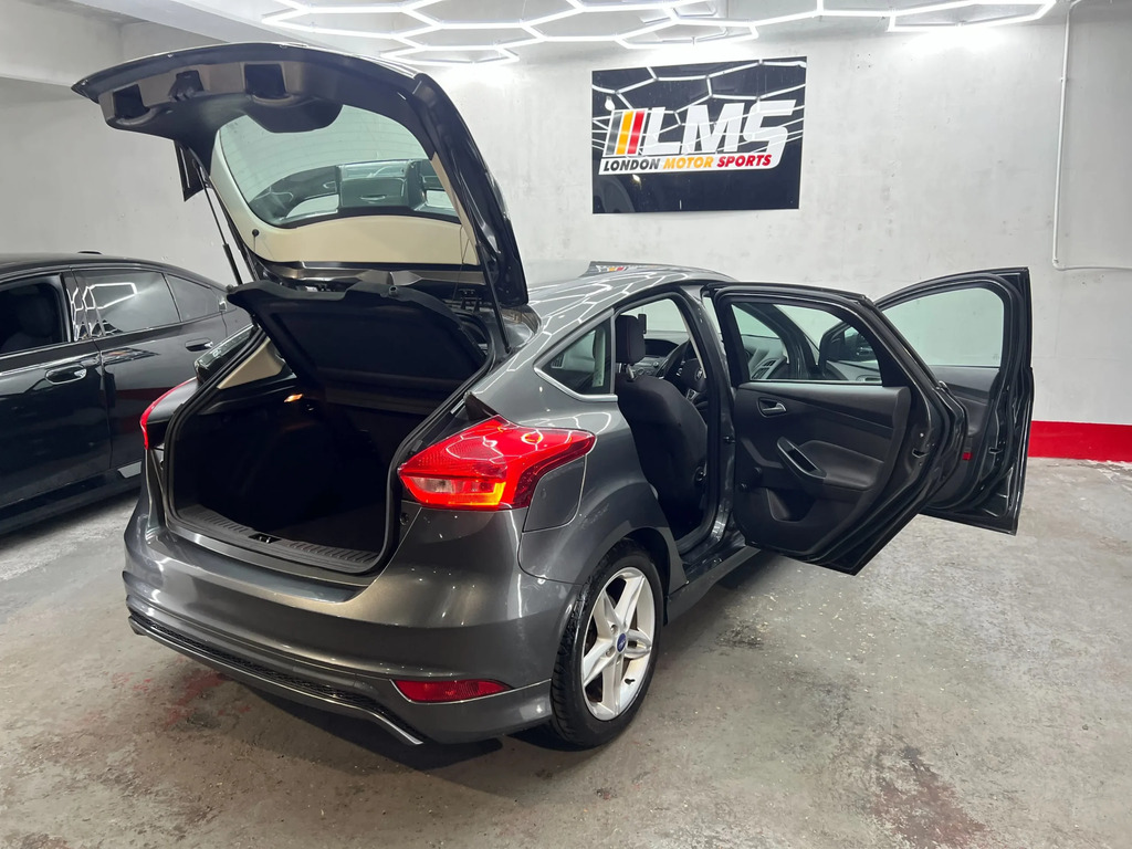 Ford Focus Hatchback Blue #123