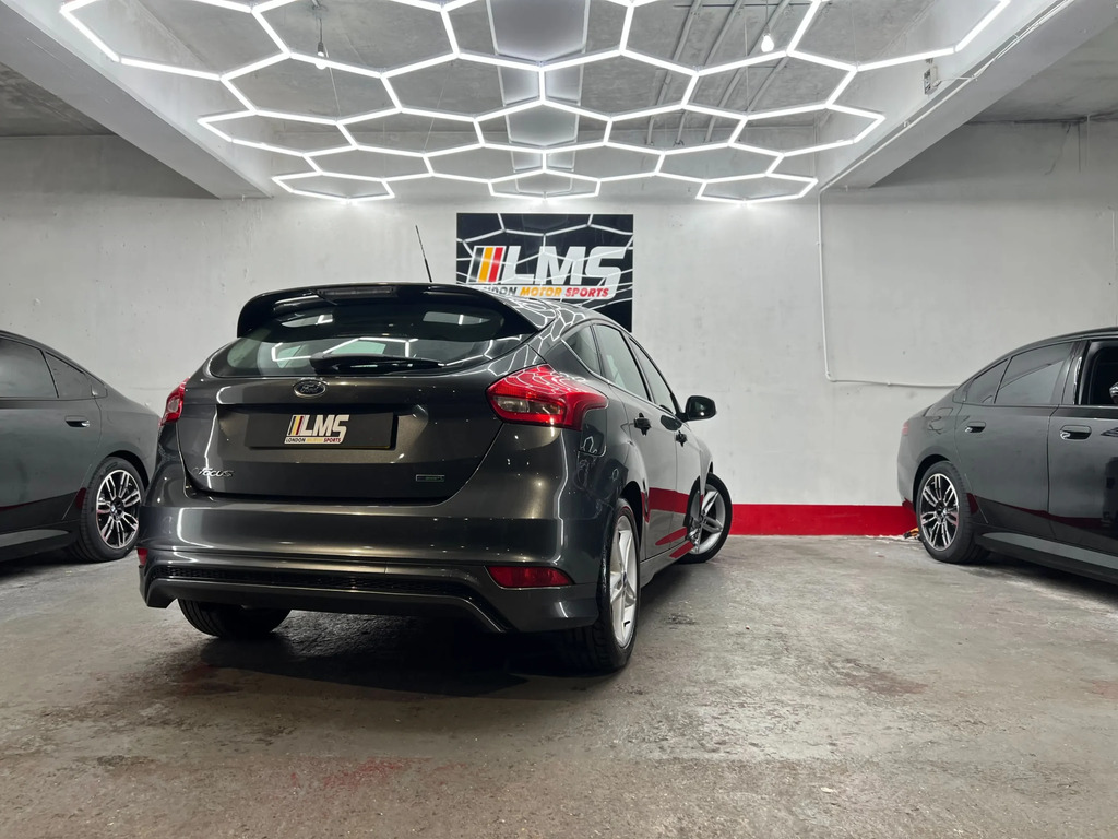 Ford Focus Hatchback Blue #106