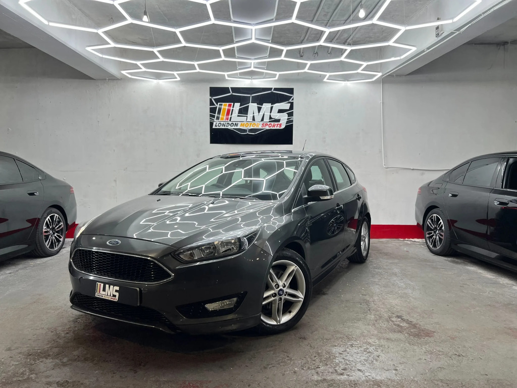 Ford Focus Hatchback Blue #11