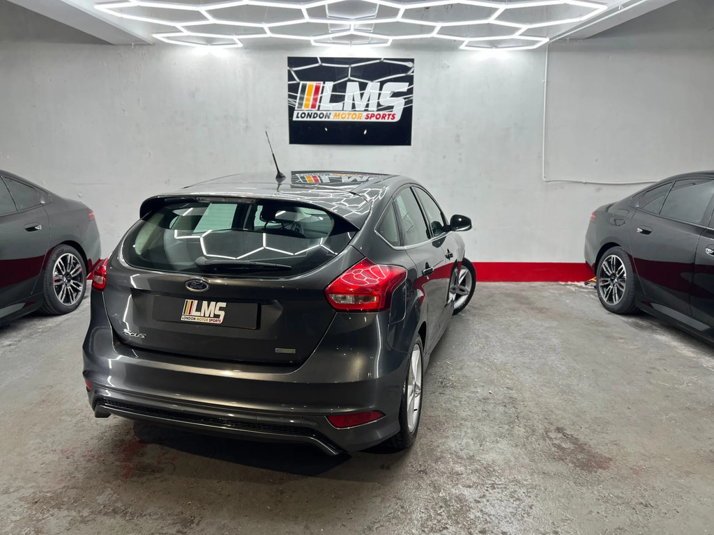 Ford Focus Hatchback Blue #102
