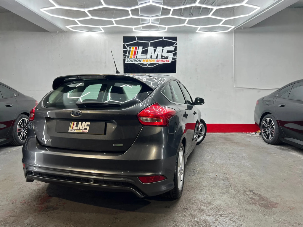 Ford Focus Hatchback Blue #112
