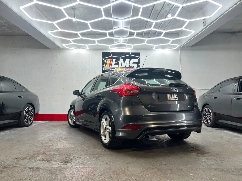 Ford Focus Hatchback Blue #83