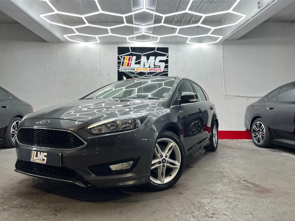 Ford Focus Hatchback Blue #8